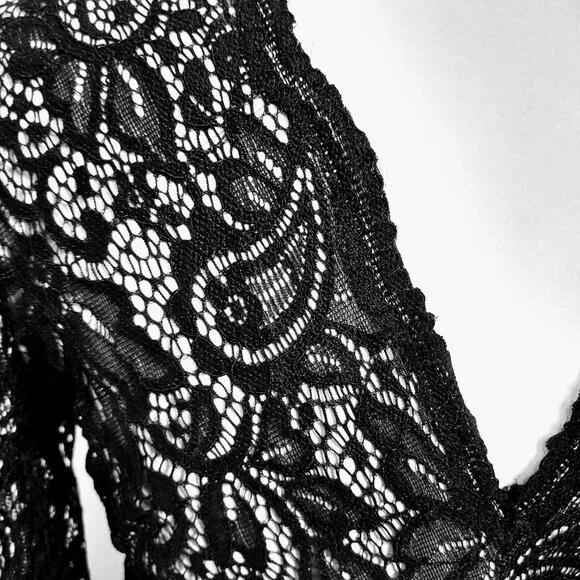 EXPRESS SIZE M LONG SLEEVE BLACK EMBROIDERED LACE BODYSUIT - Picture 3 of 11